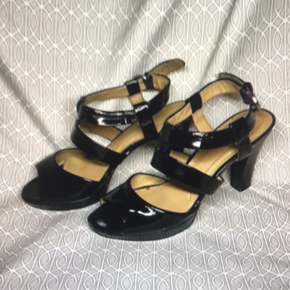 Naturalized size 7M black strappy peep toe heels